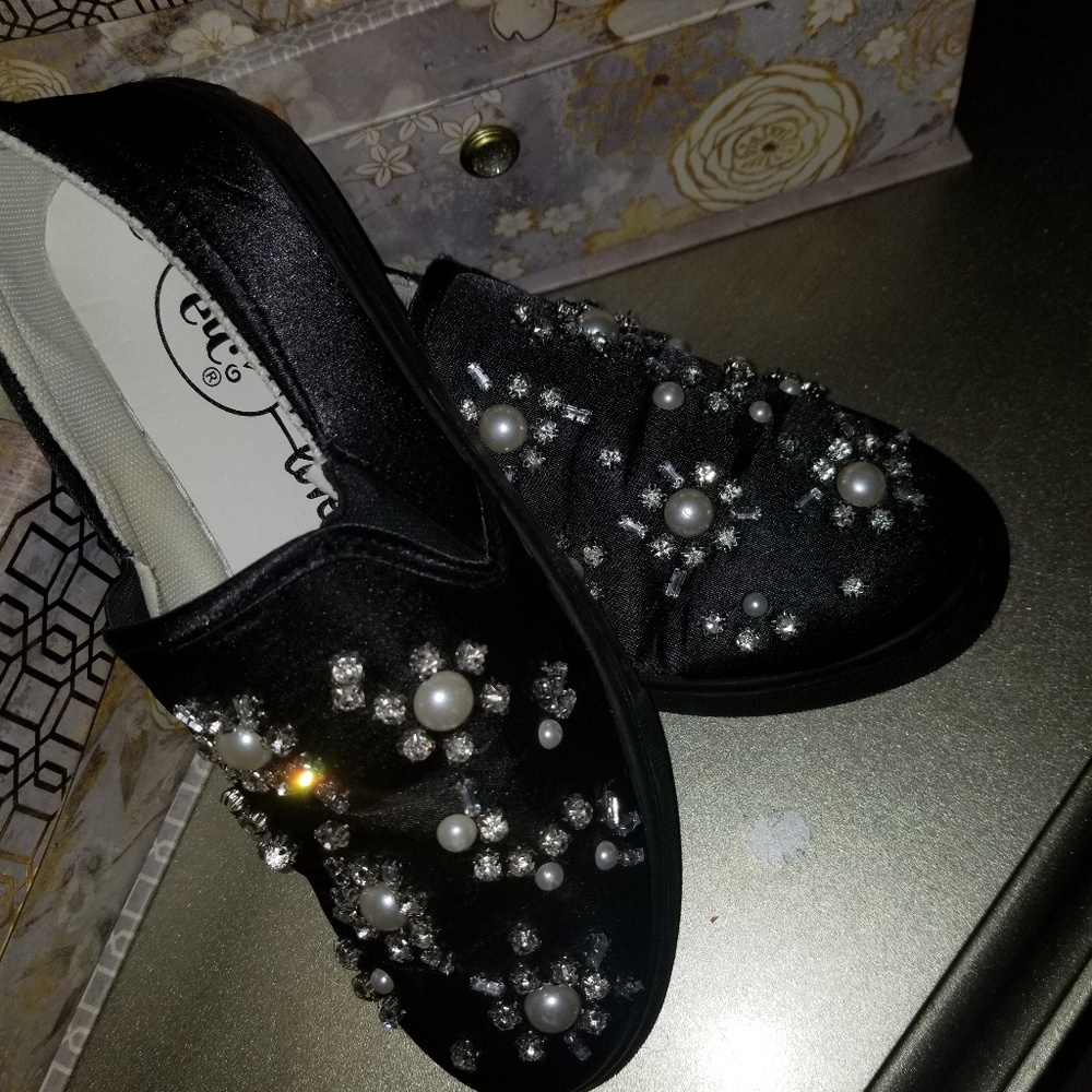 Rue 21 black with rhinestones shoes